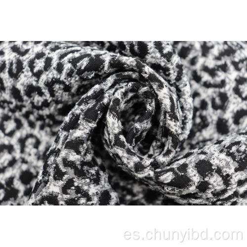 Tela jacquard con estampado de leopardo en blanco y negro